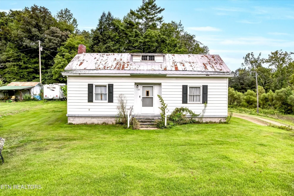 Unit for sale at 123 Sexton Lane, Clinton, TN 37716