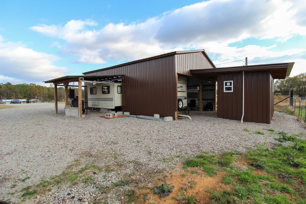 Unit for sale at 300 Fescue Rd, Saltillo, TN 38370