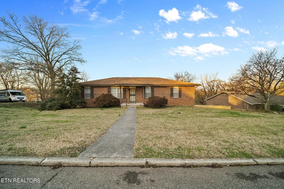 Unit for sale at 2233 Hillsboro Heights, Knoxville, TN 37920