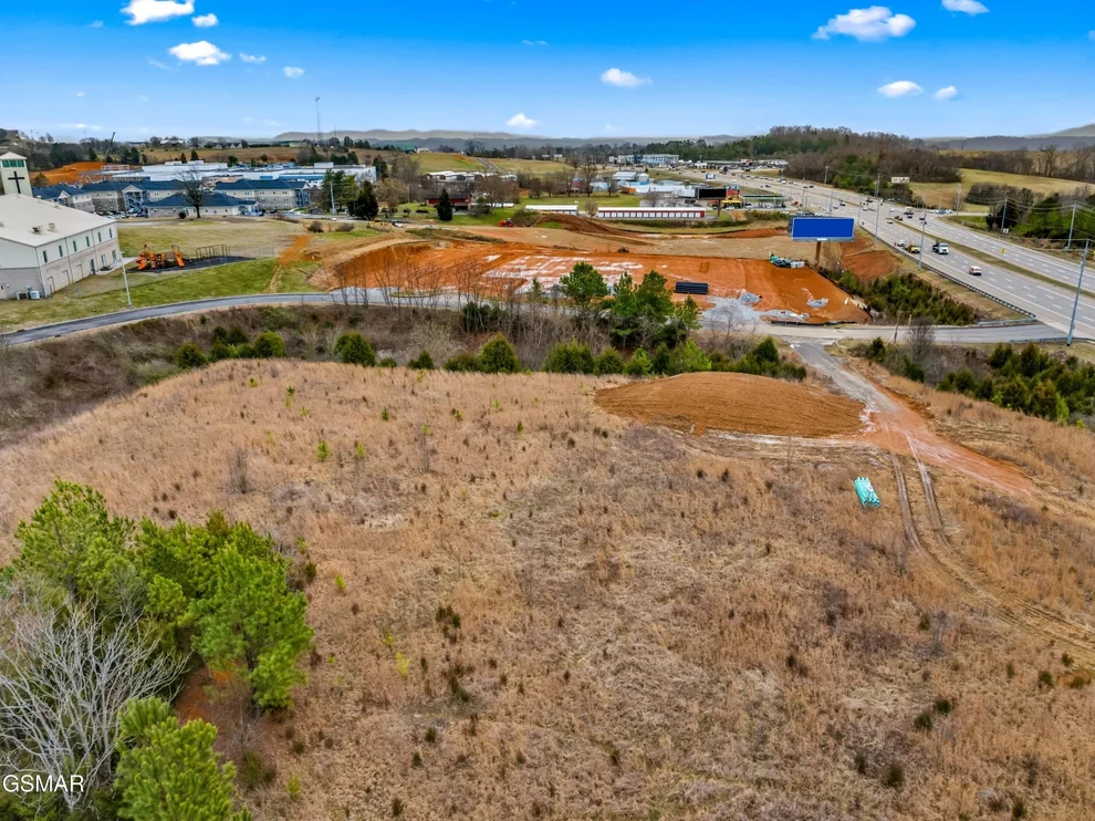 Unit for sale at 3 Winfield Dunn Pkwy, Kodak, TN 37764