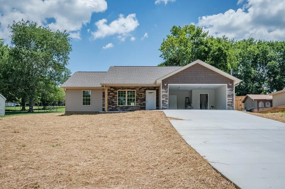 Unit for sale at 241 Huntington, Kodak, TN 37764