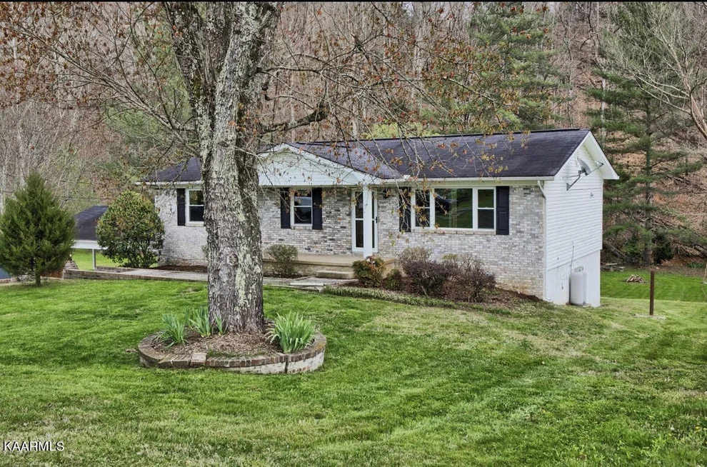 Unit for sale at 215 Brooks Rd, Maynardville, TN 37807