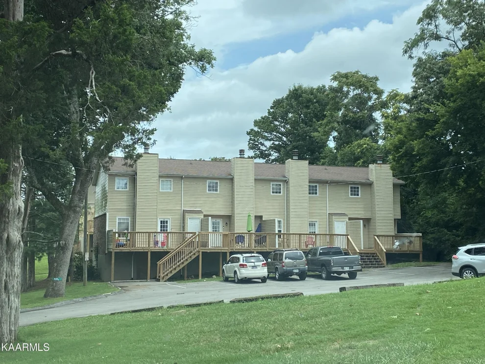 Unit for sale at 9112 NW Cedarpark Lane, Knoxville, TN 37923