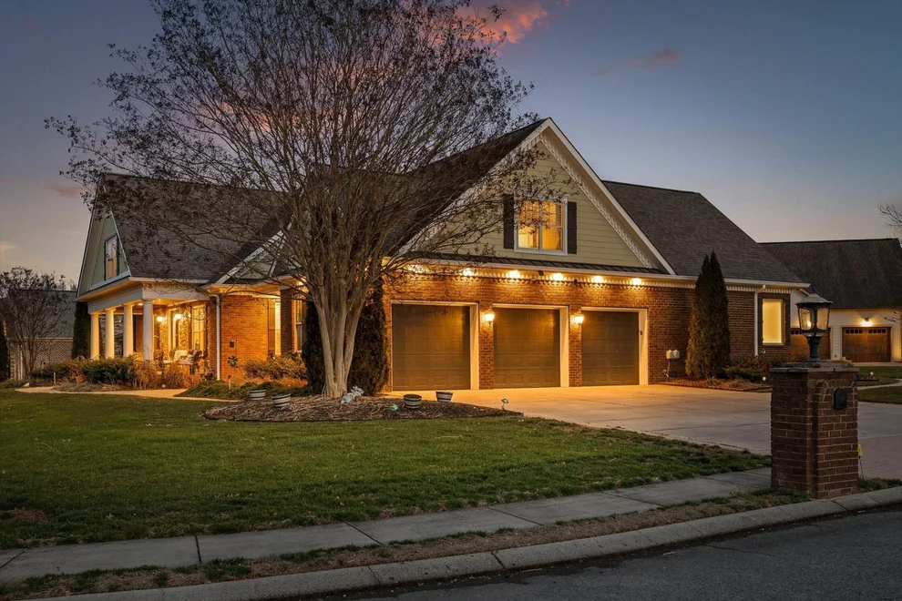 Unit for sale at 8109 Propeller Drive, Ooltewah, TN 37363