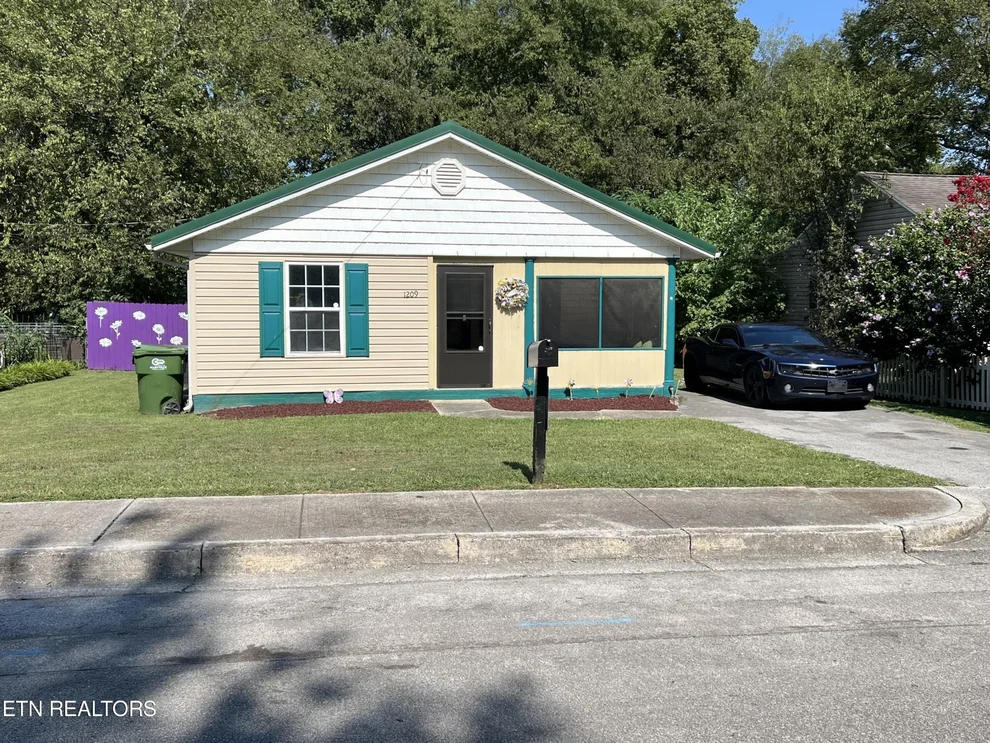 Unit for sale at 1209 Monroe Ave, Maryville, TN 37804