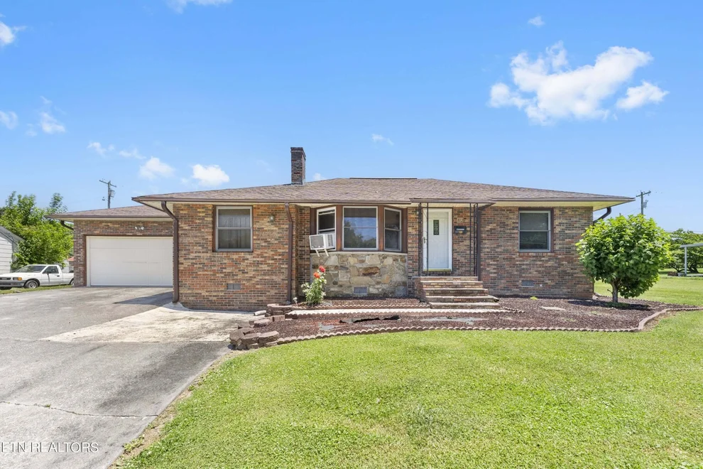 Unit for sale at 812 Riverview Drive, Elizabethton, TN 37643