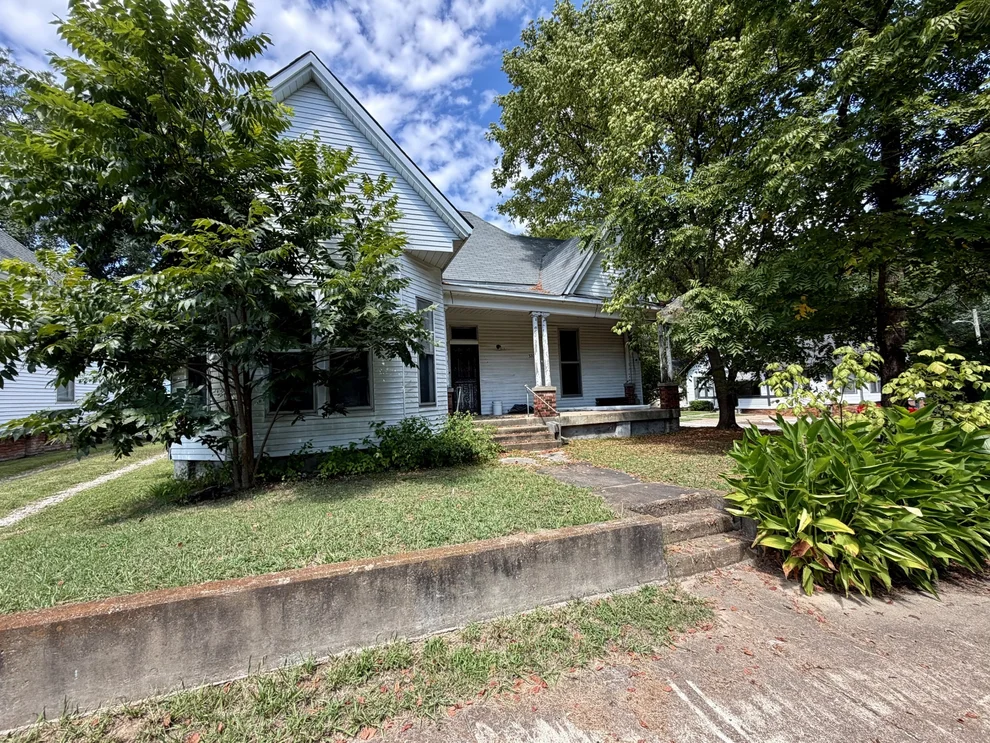 Unit for sale at 320 Aden St, Paris, TN 38242