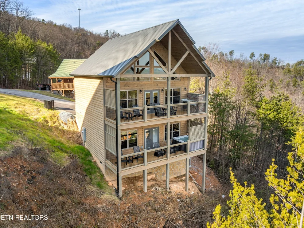 Unit for sale at 804 Peak Loop Way, Pigeon Forge, TN 37863