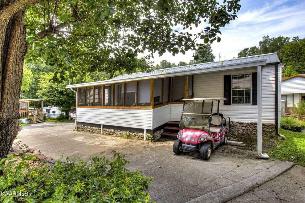 Unit for sale at 546 Flamingo Circle, Townsend, TN 37882