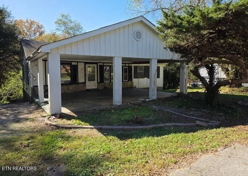 Unit for sale at 228 Fairmont Ave, Harriman, TN 37748
