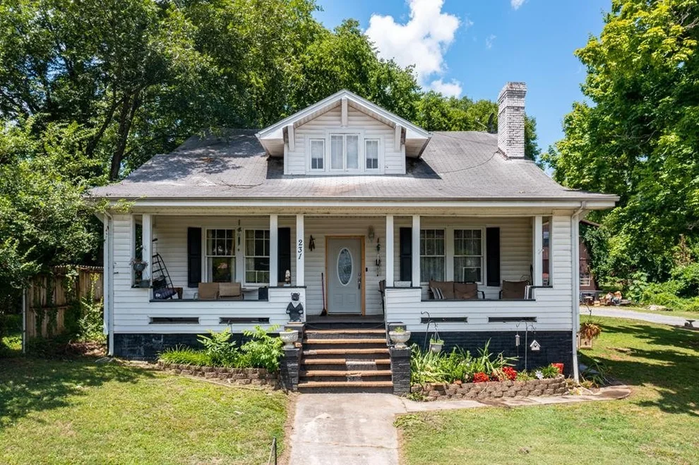 Unit for sale at 231 Woodlawn Avenue, Newport, TN 37821