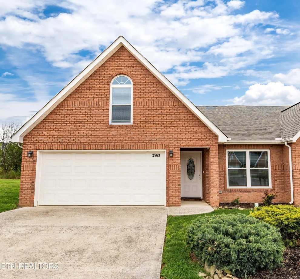 Unit for sale at 2563 Keeneland Drive, Maryville, TN 37803