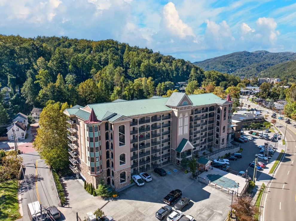 Unit for sale at 210 Roaring Fork Ext, Gatlinburg, TN 37738