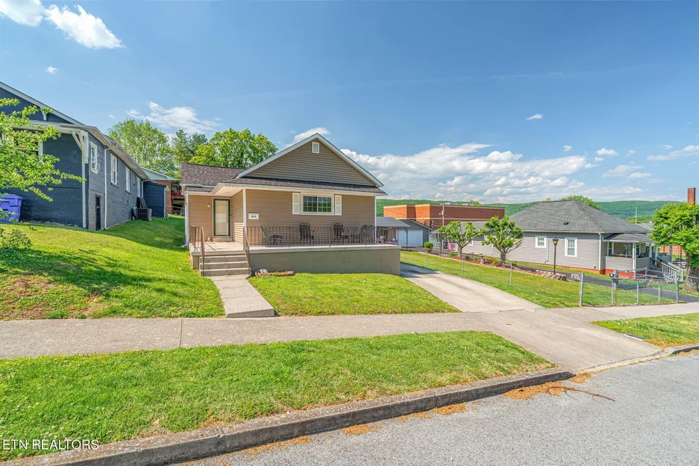 Unit for sale at 905 Cumberland St, Harriman, TN 37748