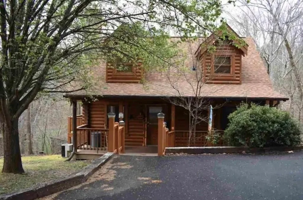 Unit for sale at 718 Kings Hills Boulevard, Pigeon Forge, TN 37863