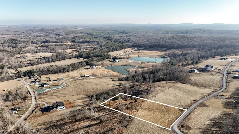 Unit for sale at 181 Snowy Meadow Lane, Soddy Daisy, TN 37379