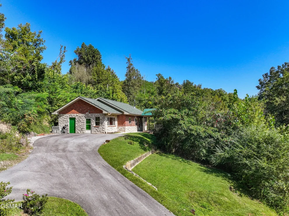 Unit for sale at 828 Crest View Drive, Gatlinburg, TN 37738