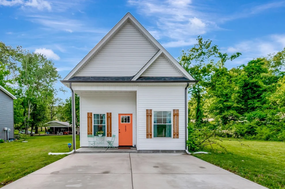 Unit for sale at 517 Main St, Burns, TN 37029