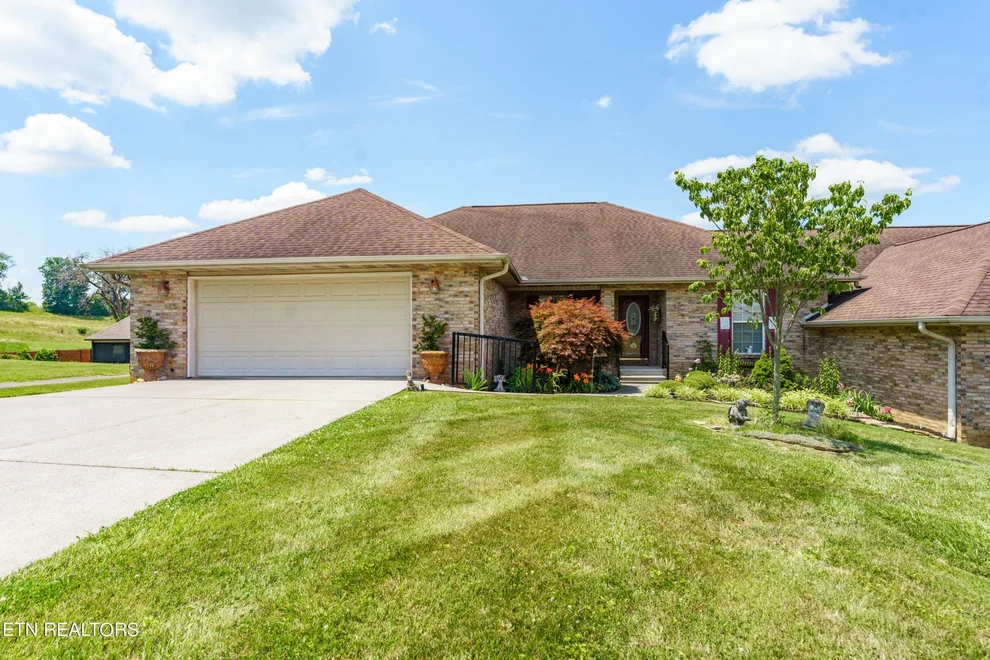 Unit for sale at 316 Royal Oaks Drive, Maryville, TN 37801