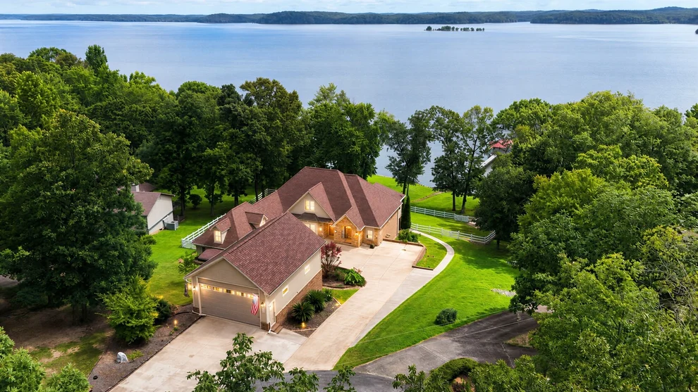 Unit for sale at 306 Red Water Dr, New Concord, KY 42076