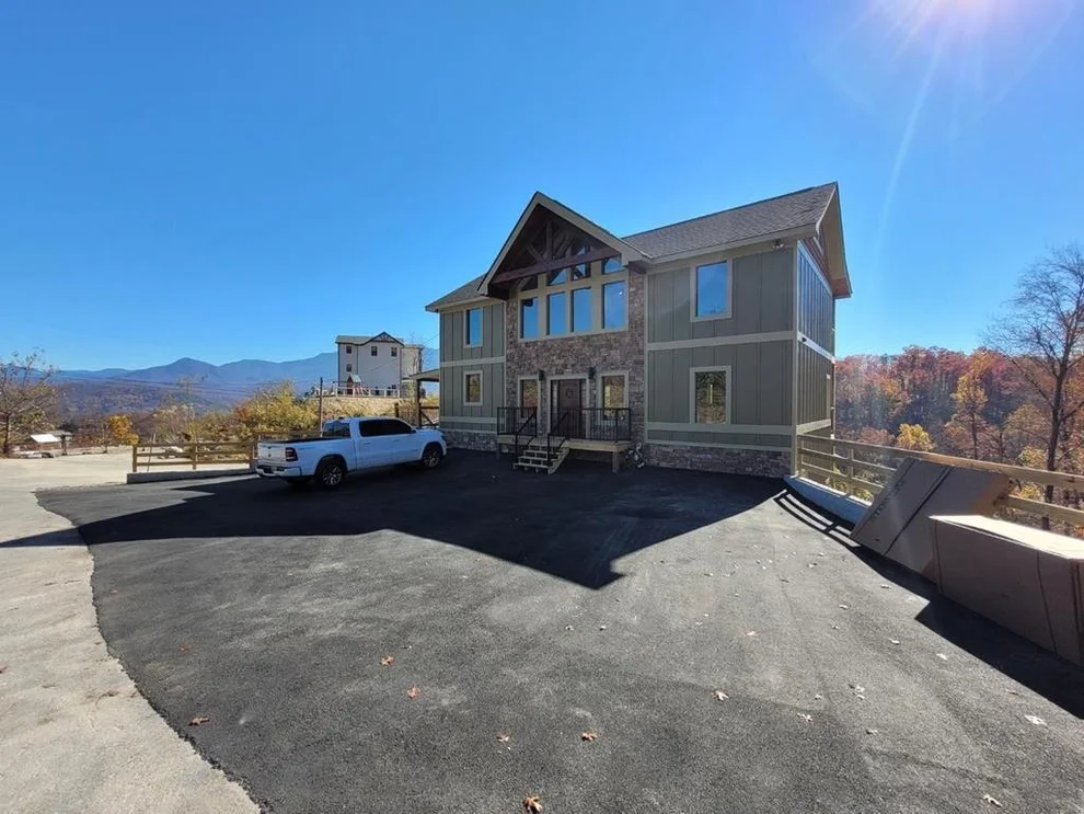 Unit for sale at 918 Elm Road, Gatlinburg, TN 37738