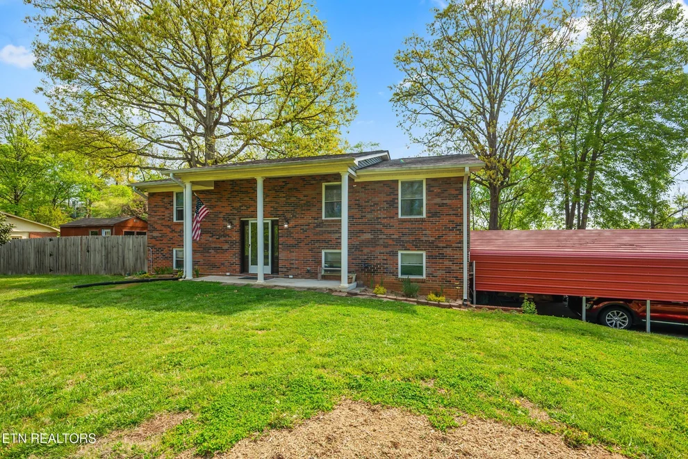 Unit for sale at 4685 Robinhood Circle, Strawberry Plains, TN 37871