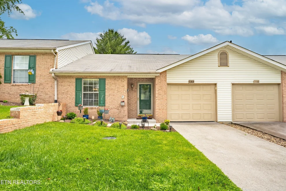 Unit for sale at 122 Hawthorne Oaks Way, Powell, TN 37849