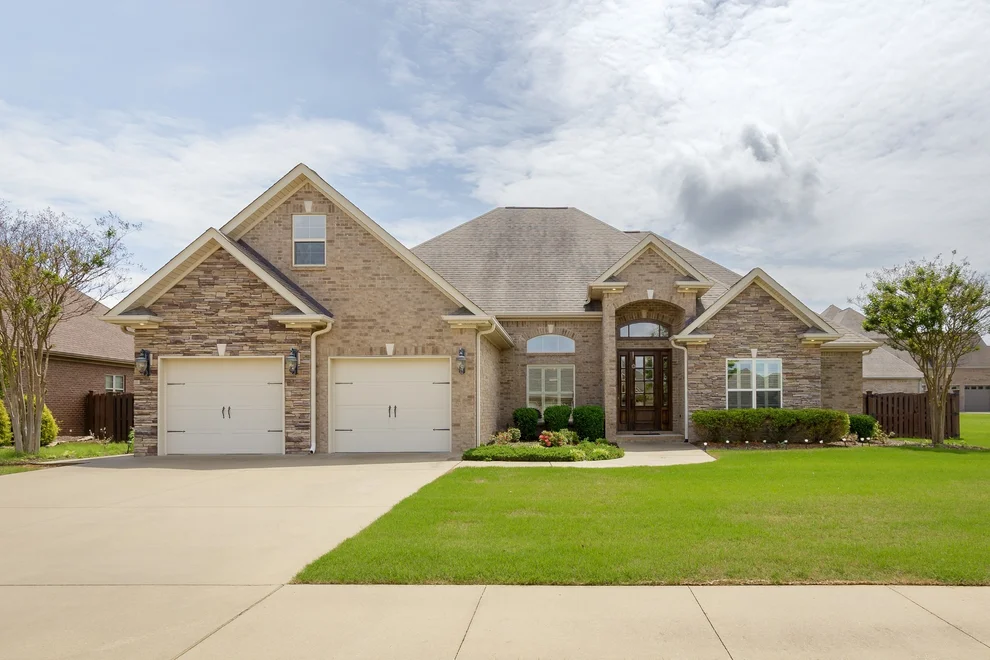 Unit for sale at 1206 Woodridge Ct, Florence, AL 35630