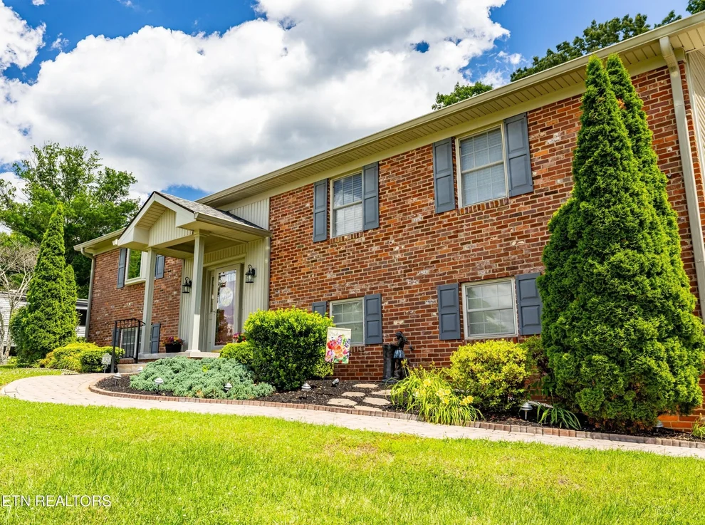 Unit for sale at 1321 Crestwood Drive, Louisville, TN 37777