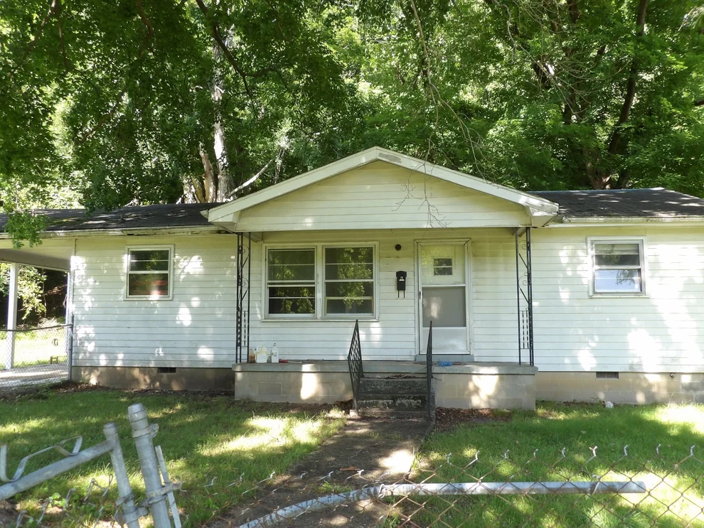 Unit for sale at 241 Lomax Ave, Waverly, TN 37185