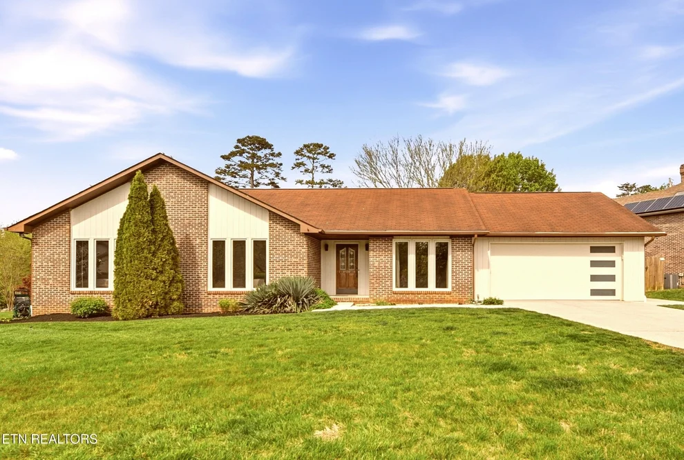 Unit for sale at 3205 Roanoke Circle, Knoxville, TN 37920