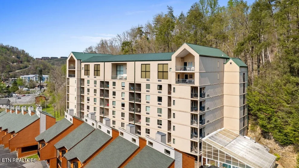 Unit for sale at 413 Baskins Creek Rd, Gatlinburg, TN 37738