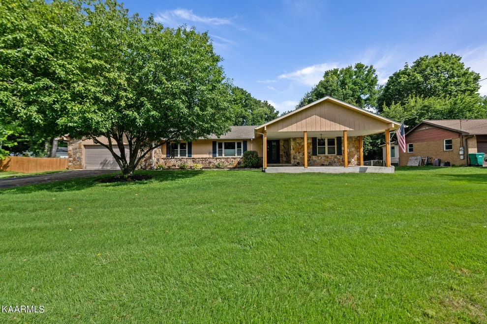Unit for sale at 11717 Georgetowne Drive, Knoxville, TN 37934
