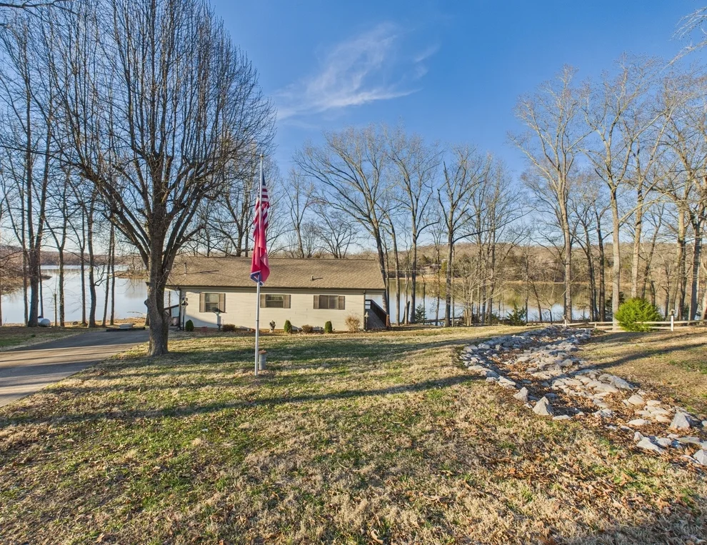 Unit for sale at 206 Lakeshore Dr N, Bumpus Mills, TN 37028
