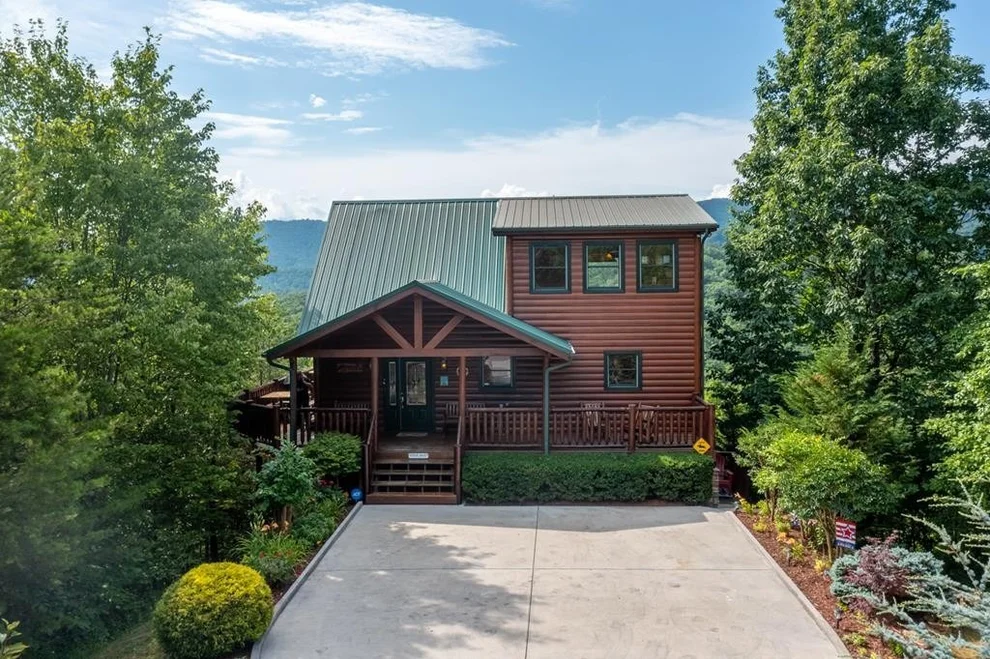 Unit for sale at 1535 Mountain Dreams Way, Pigeon Forge, TN 37862