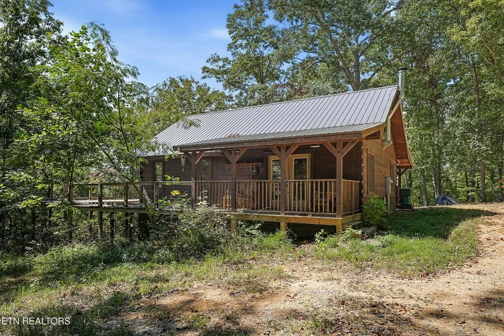 Unit for sale at 450 Pleasant Hill Cemetery Lane, Gainesboro, TN 38562