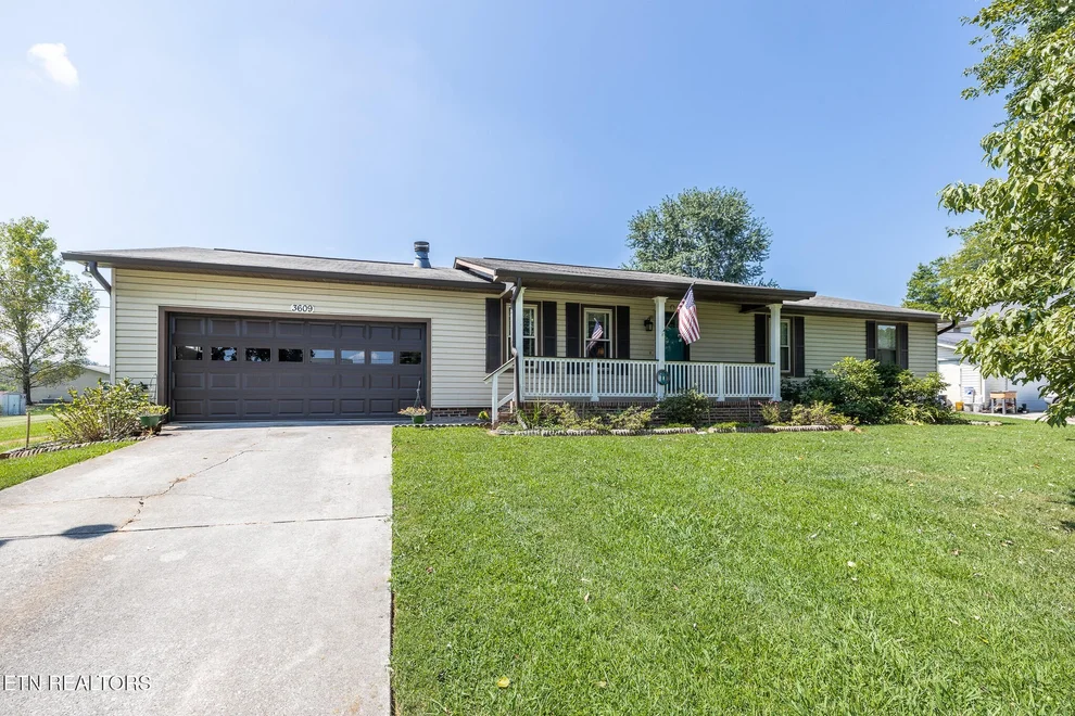Unit for sale at 3609 Lakeside Drive, Louisville, TN 37777