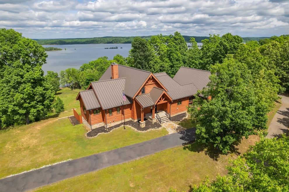 Unit for sale at 685 River Oaks Dr, Big Sandy, TN 38221
