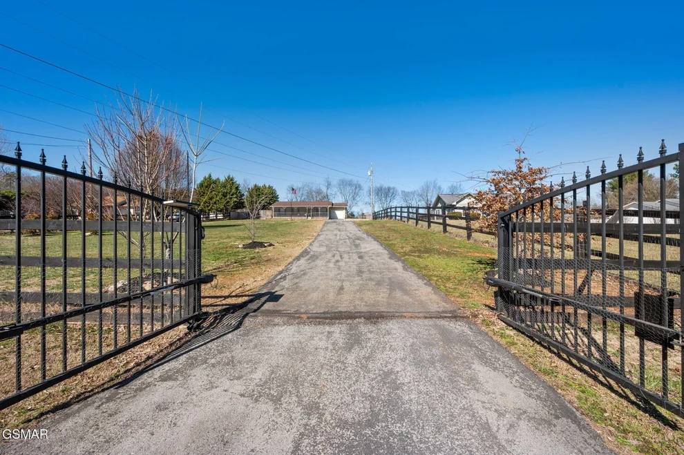 Unit for sale at 673 Ross Drive, Dandridge, TN 37725