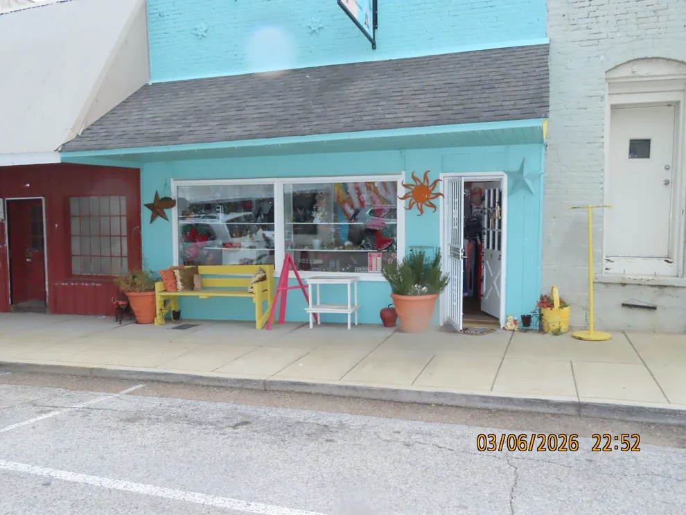Unit for sale at 106 N 14th Ave, Humboldt, TN 38343
