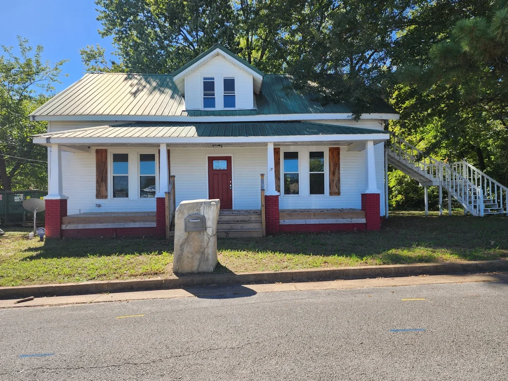 Unit for sale at 129 N Carolina Ave, Henderson, TN 38340