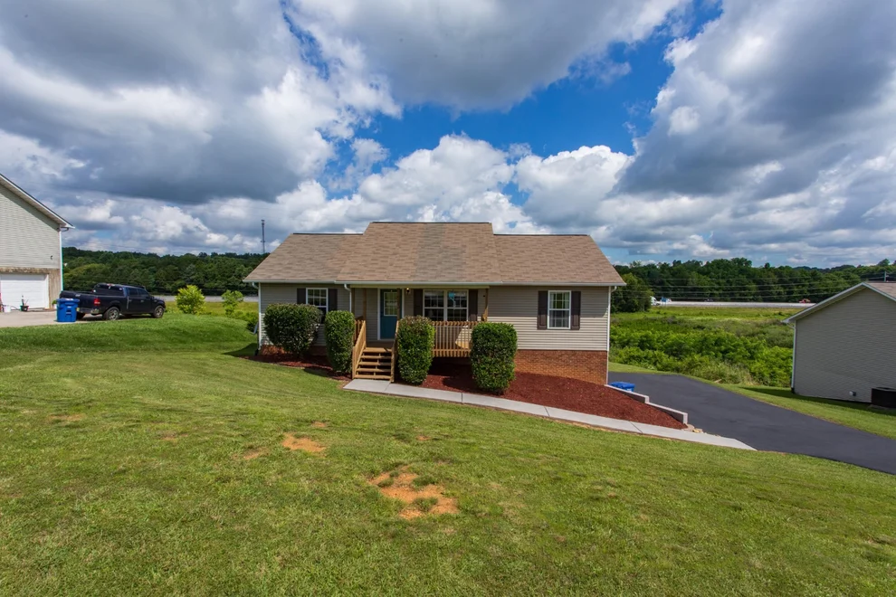 Unit for sale at 583 Joshua Drive, Dandridge, TN 37725