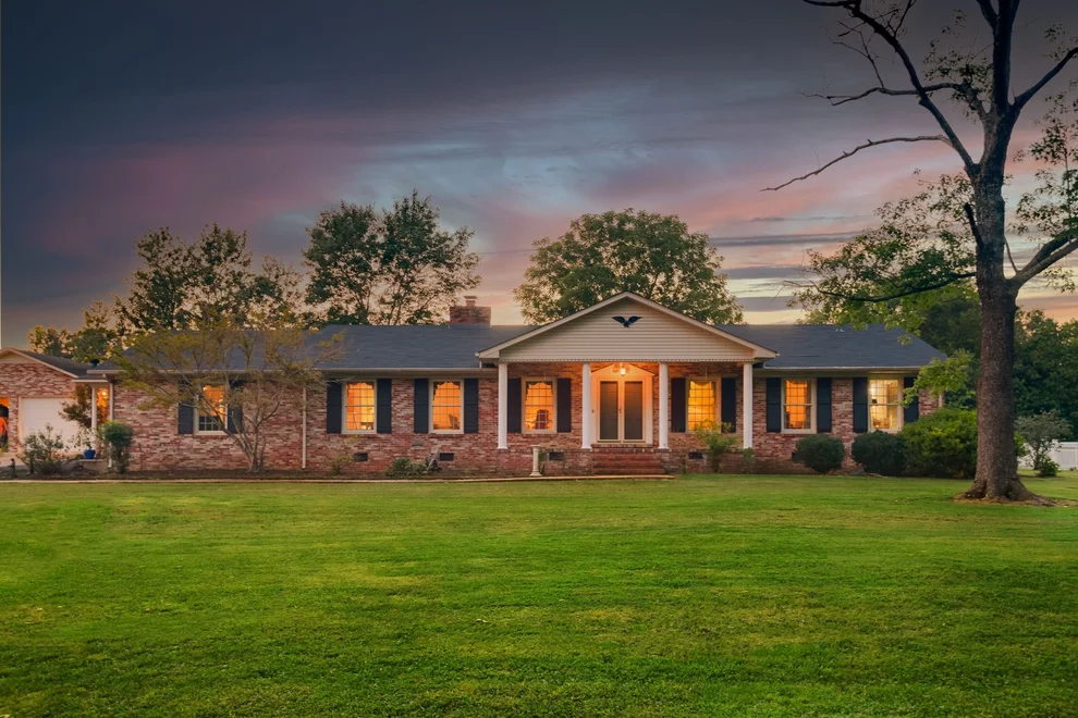 Unit for sale at 204 Greenbriar Ave, Shelbyville, TN 37160