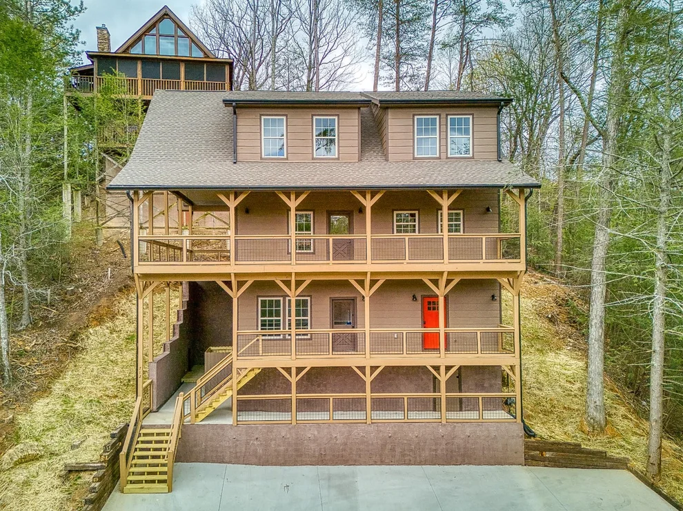 Unit for sale at 712 Golden Eagle Way, Pigeon Forge, TN 37863