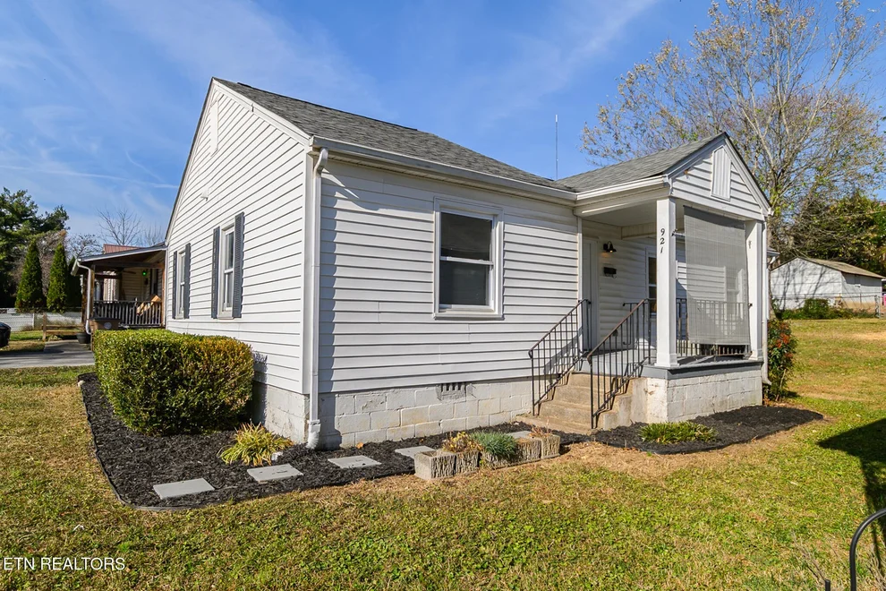 Unit for sale at 921 Shamrock Ave, Knoxville, TN 37917