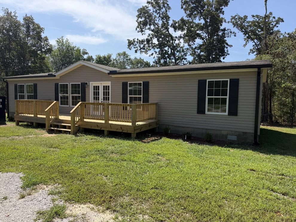 Unit for sale at 805 Lucas Ridge Ln, Waverly, TN 37185