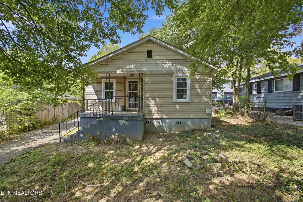 Unit for sale at 547 Henderson St, Harriman, TN 37748