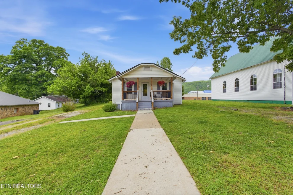 Unit for sale at 118 Woody Ave, Harriman, TN 37748
