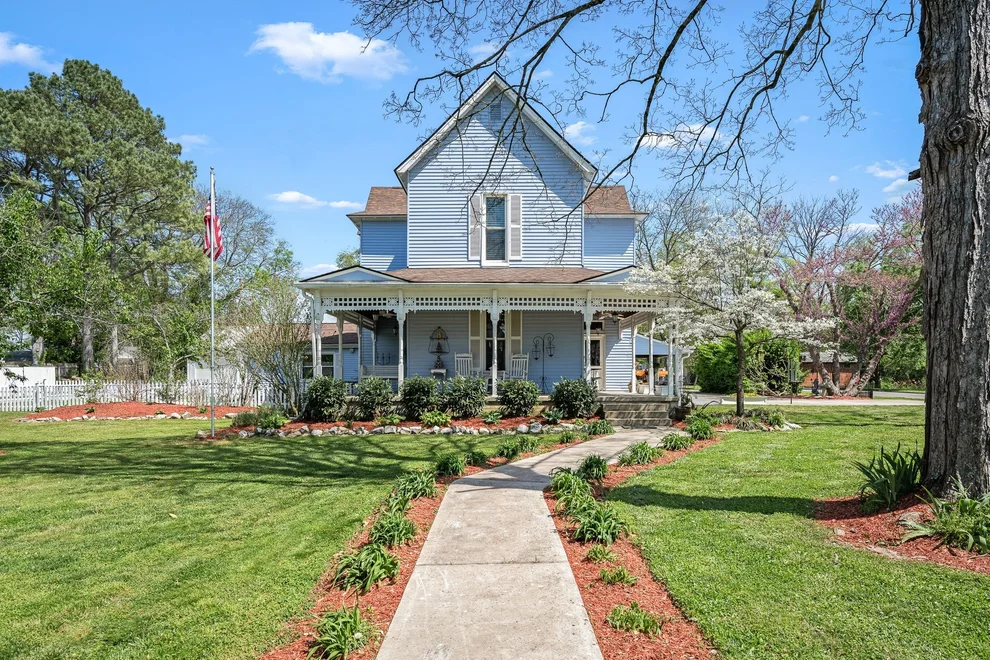 Unit for sale at 202 High Street, Bell Buckle, TN 37020