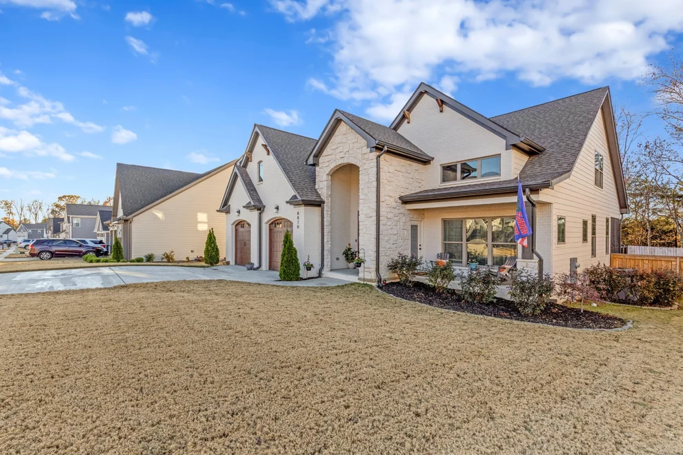 Unit for sale at 8870 Silver Maple Dr, Ooltewah, TN 37363